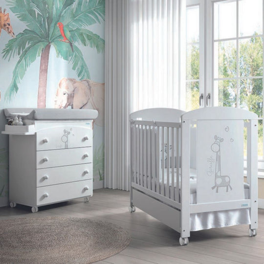 Micuna Sabana Crib and Changing Table Set - Sustainable Beech Wood, Giraffe Design, Space-Saving Design