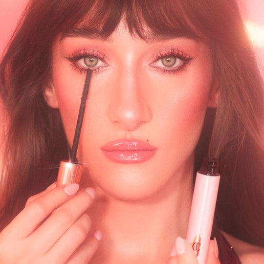 A lady model Charlotte Tilbury Pillow Talk applies mascara