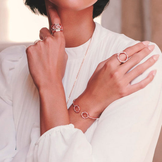 A model showing off Samra Birwaz Turath Diamond Ring along with other jewellery worn by her