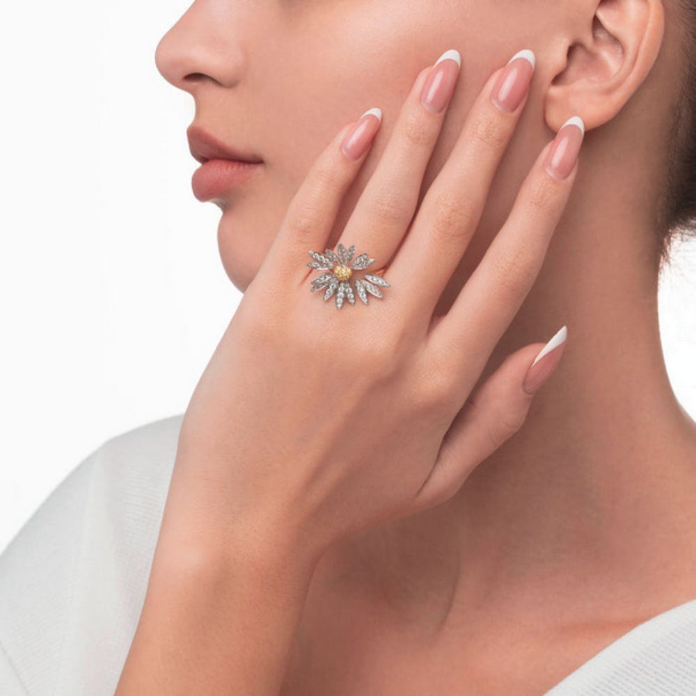 A model showing the Samra Love Me Love Me Not Medium Ring on her finger