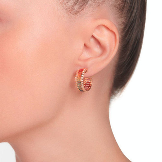 A model showing Samra Noor Rose Gold Sapphire Hoop Earring on her ear