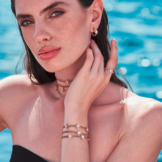 A lady model showing Samra Quwa Oval Double Ring worn by her