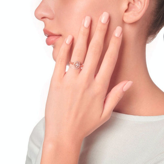 A lady model showing her hand with Samra Quwa Oval Double Ring on it