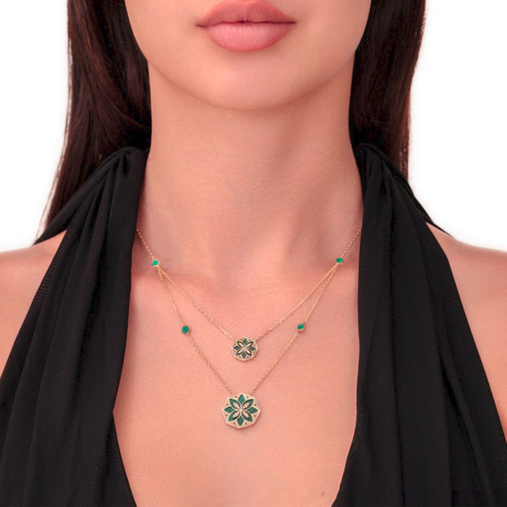 A model waering Samra Ward Turath Double Necklace