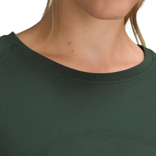 Close up view of neckline of a lady model wearing LULULEMON Swiftly Tech Short Sleeve T-Shirt 2.0