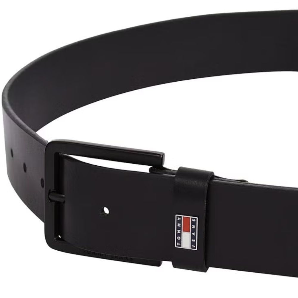 Tommy Jeans Men's Sleek and Smooth Reversible Leather Belt with Metal Buckle