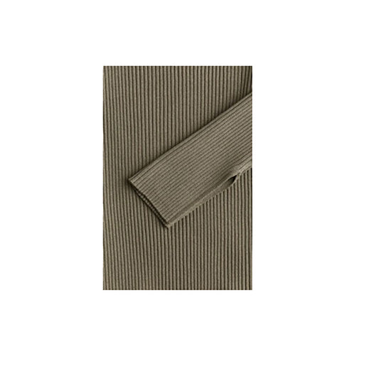 Sleeves with a Slit of Dark Green Pencil