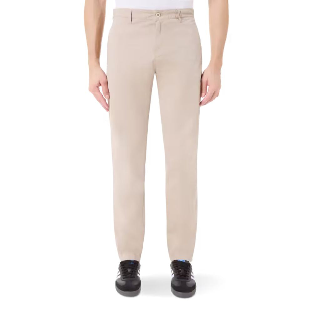 Model Showcasing HARTFORD Tex Relaxed Woven Pants