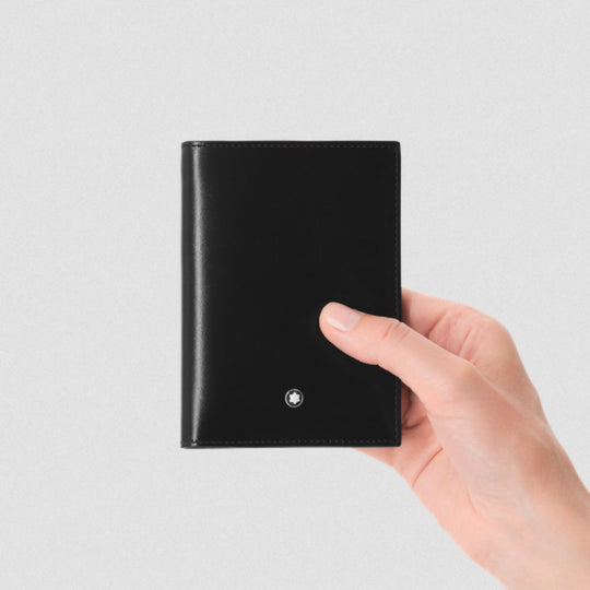Hand holding a Montblanc Meisterstück Wallet 7CC with ID Holder