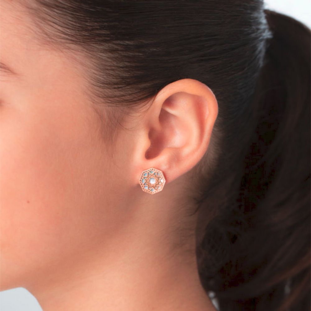 A child showing Samra Turath Kids Stud Earring on he ear