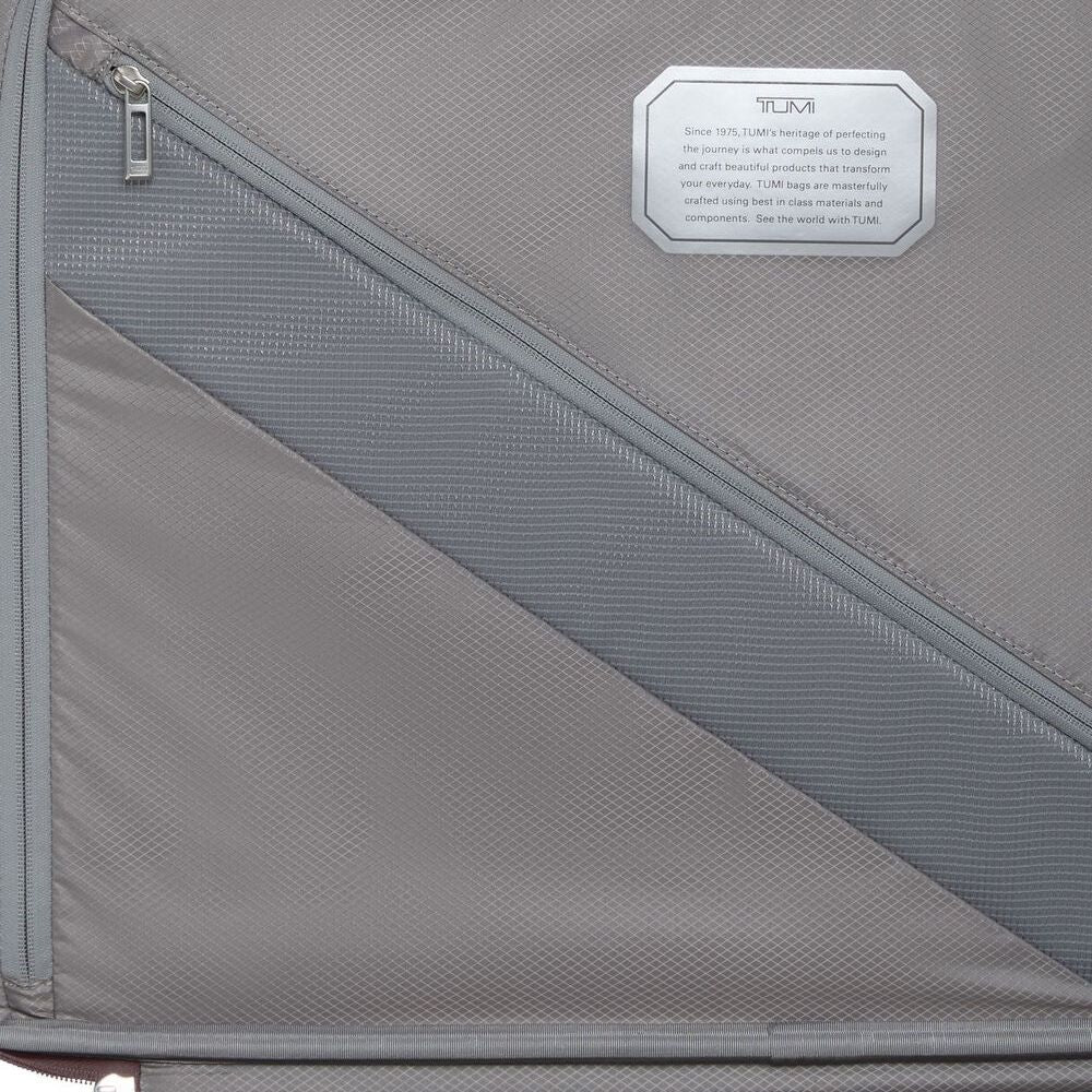 Close up of the Zipper on interior of TUMI 19 Degree Lite Case 154202-T491